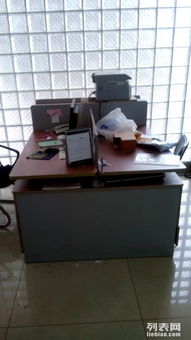 成都办公设备转让 9成新会议桌、打印机、保险柜等多件设备优惠出售