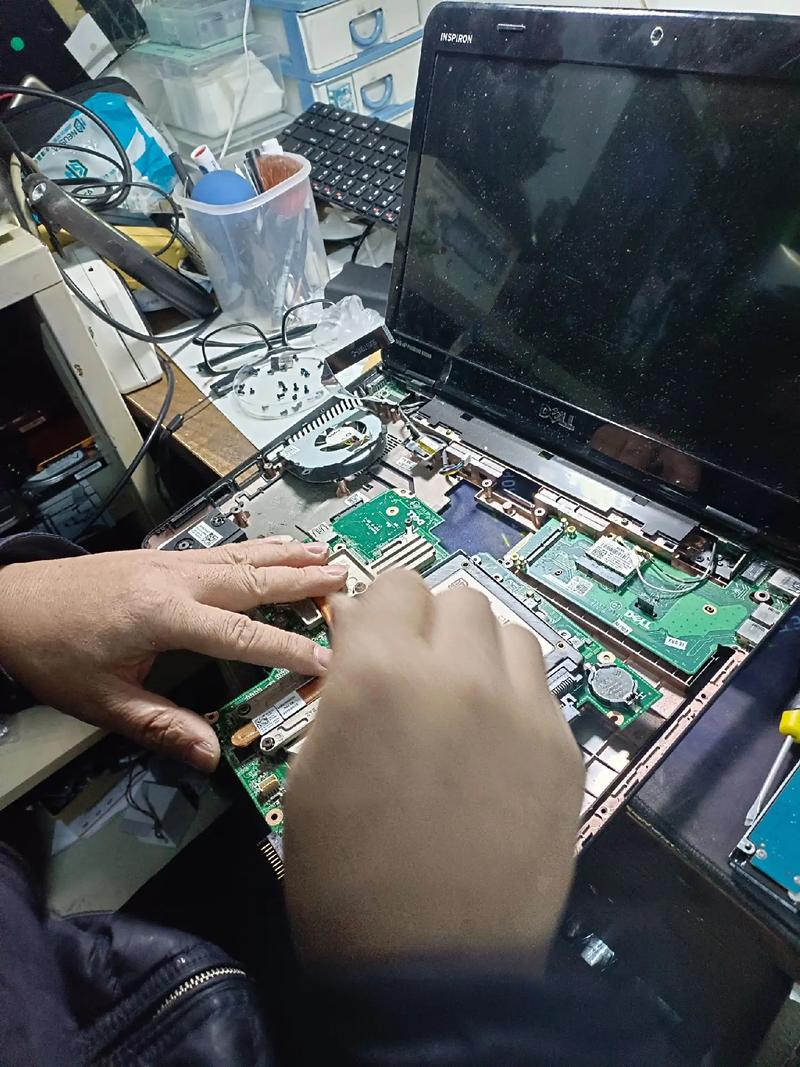 笔记本电脑维修全解析 专业维护与行业关联